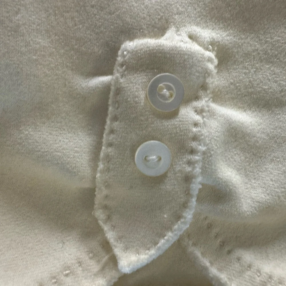 Vintage cream colored gloves.